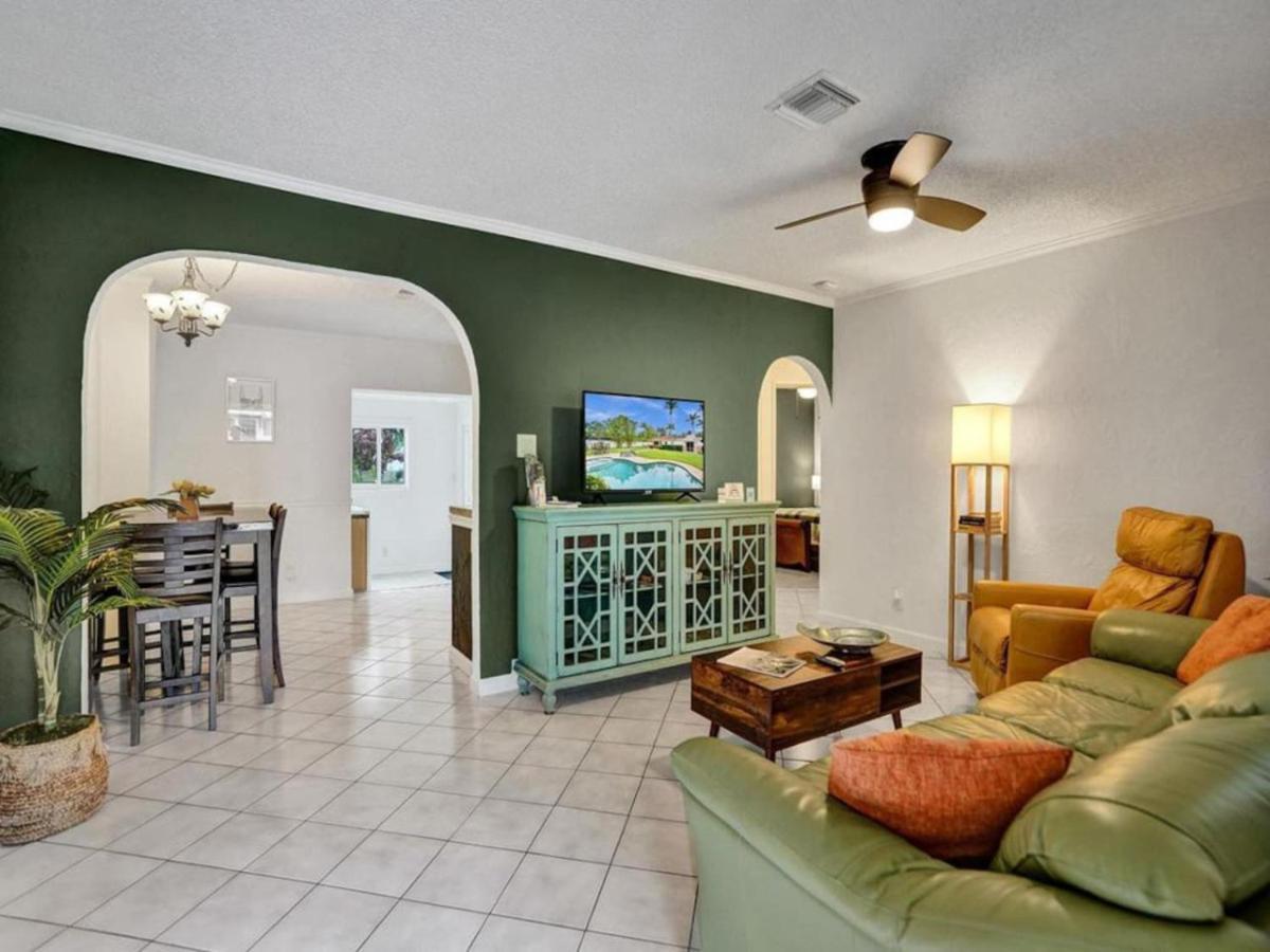 3 Min. Walk To Wilton Drive, Pool And Huge Yard Holiday home Fort Lauderdale