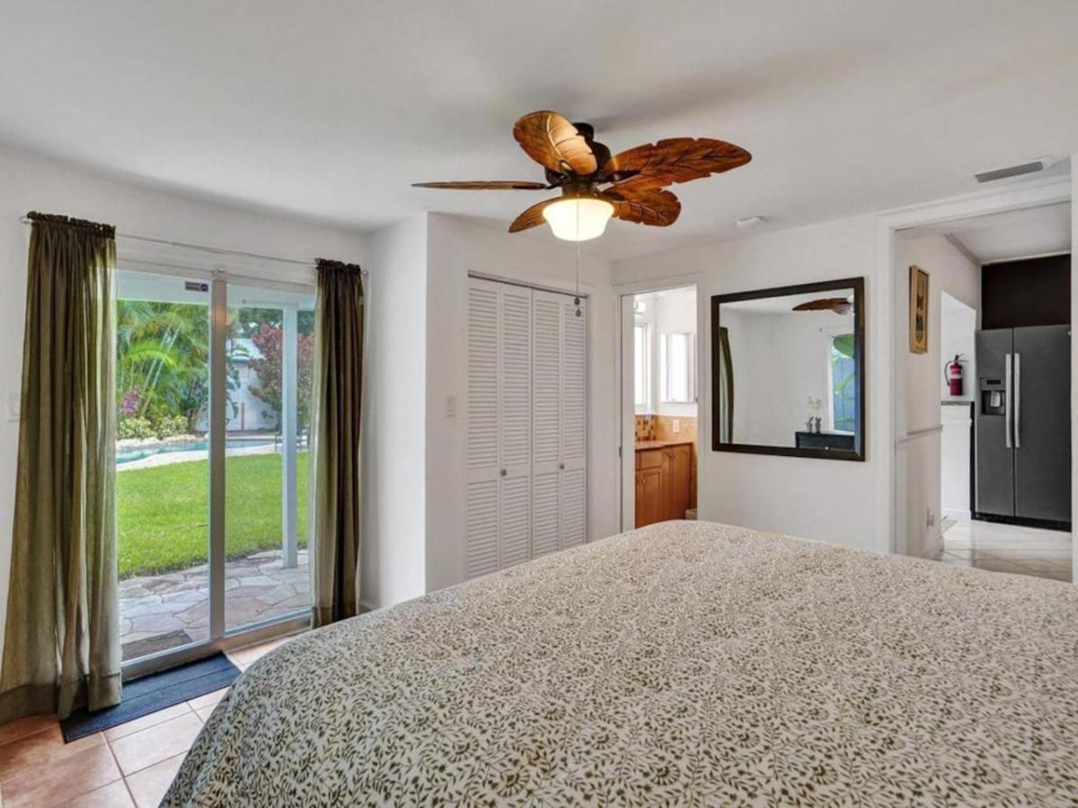 3 Min. Walk To Wilton Drive, Pool And Huge Yard Holiday home