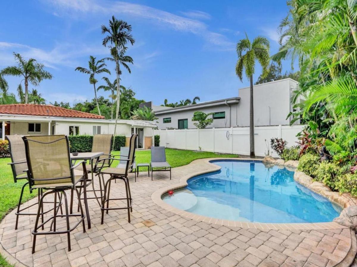 3 Min. Walk To Wilton Drive, Pool And Huge Yard