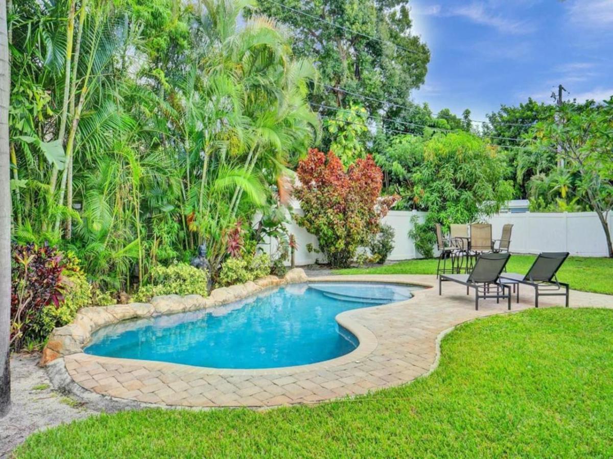 3 Min. Walk To Wilton Drive, Pool And Huge Yard Holiday home