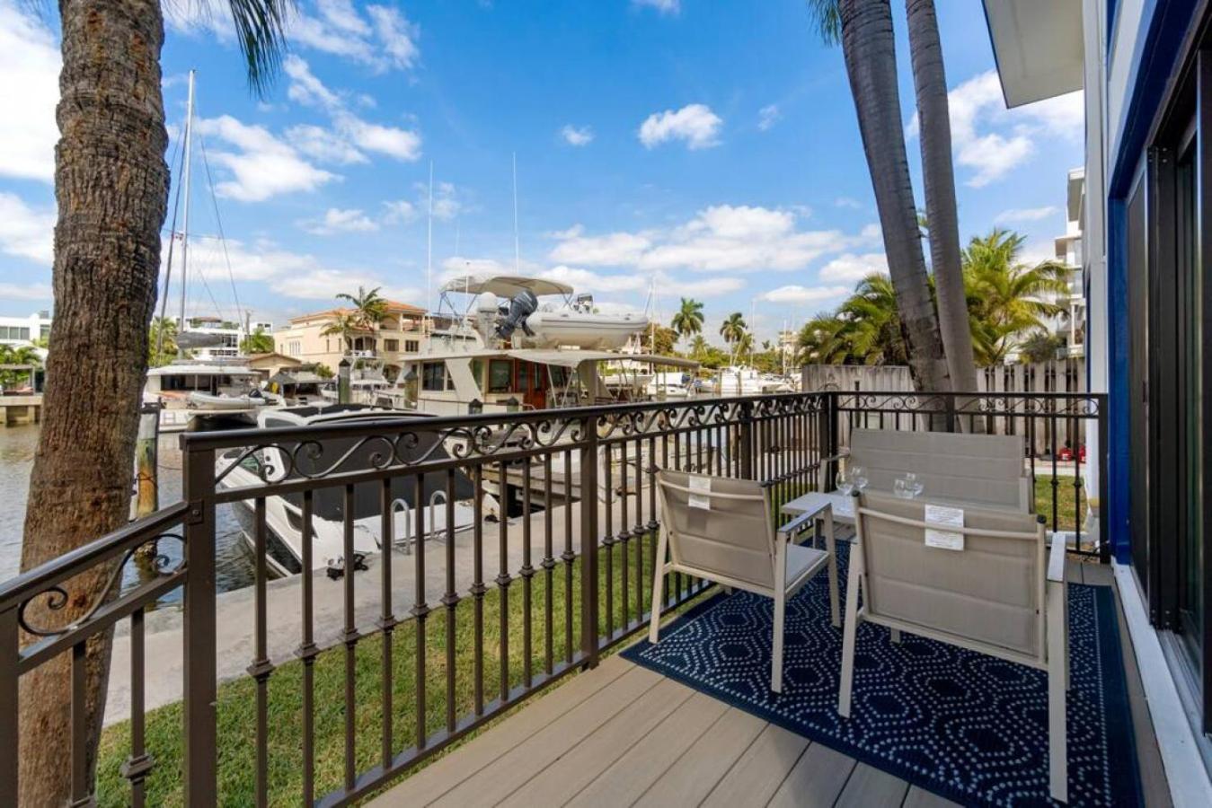 Charming Waterfront Holiday home *