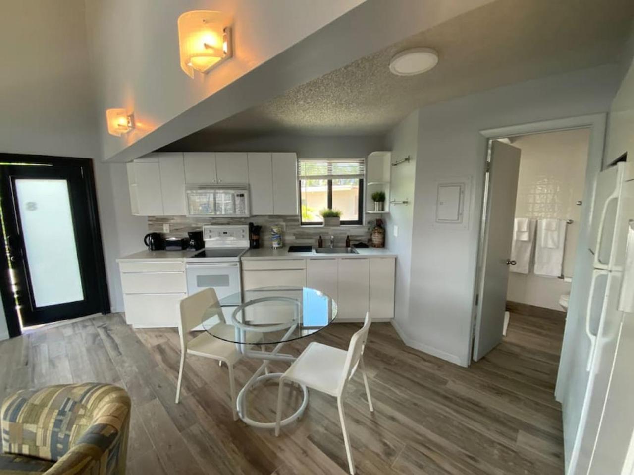 111 Unit 8 Waterfront With Boat Available