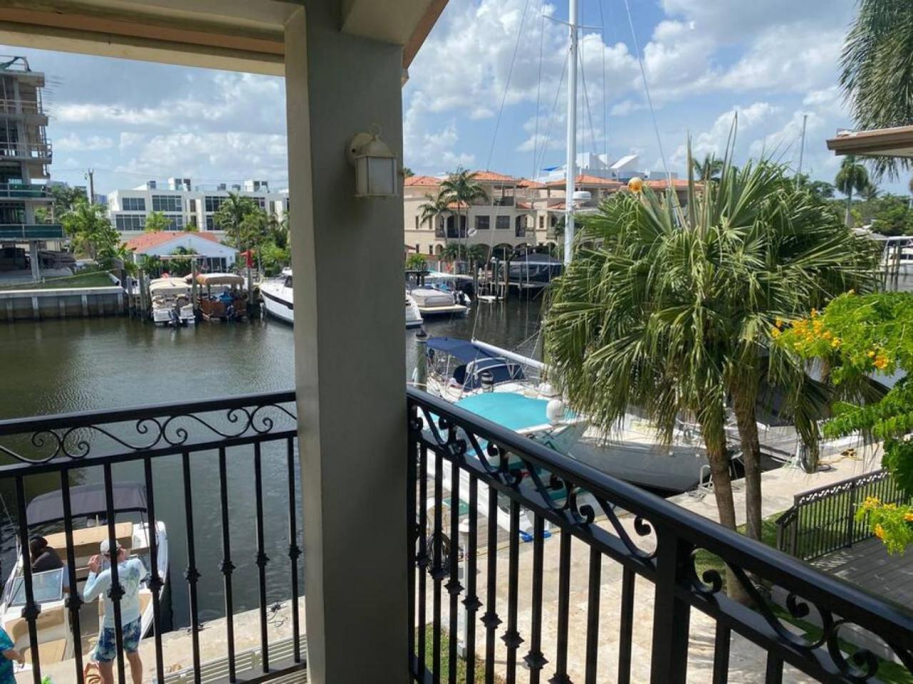 111 Unit 8 Waterfront With Boat Available