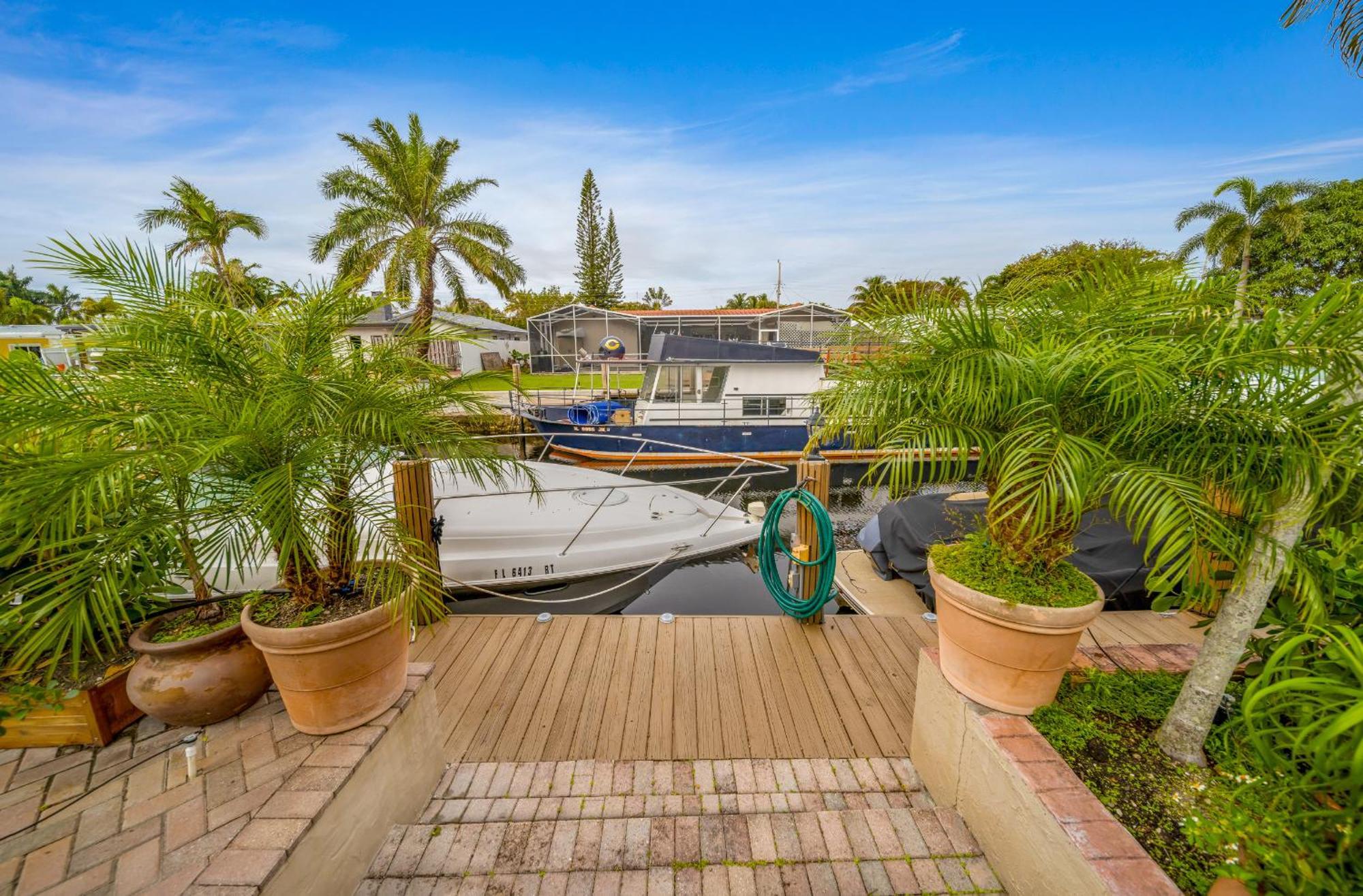 The Boat House - River Harmony Apartment *