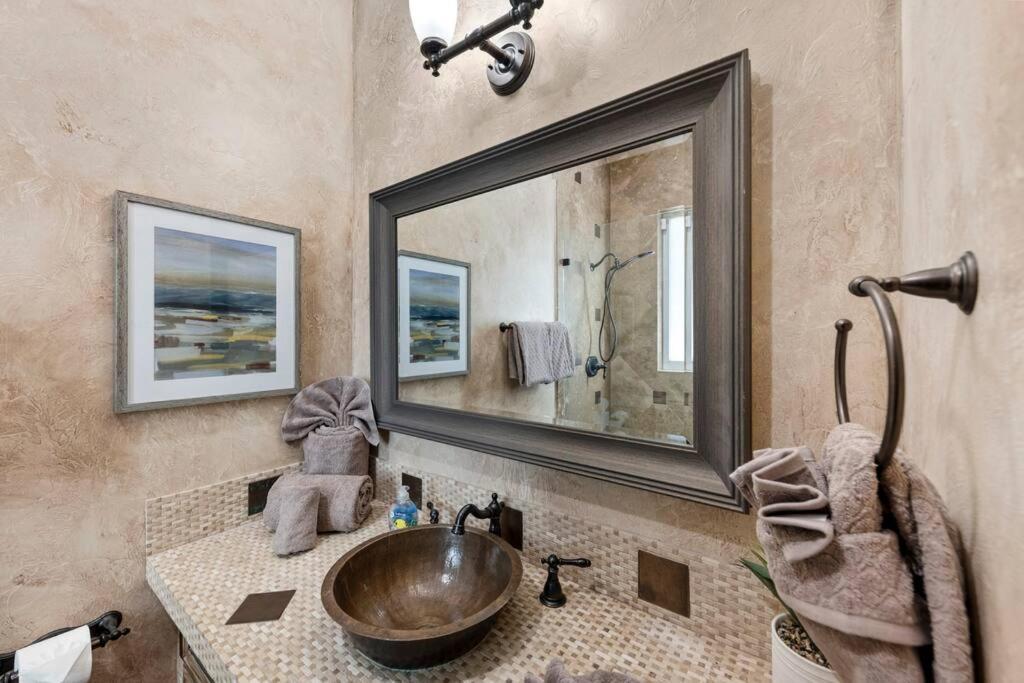 Villa Tropical Waterfront 7 Bedroom House In Seven Isles *