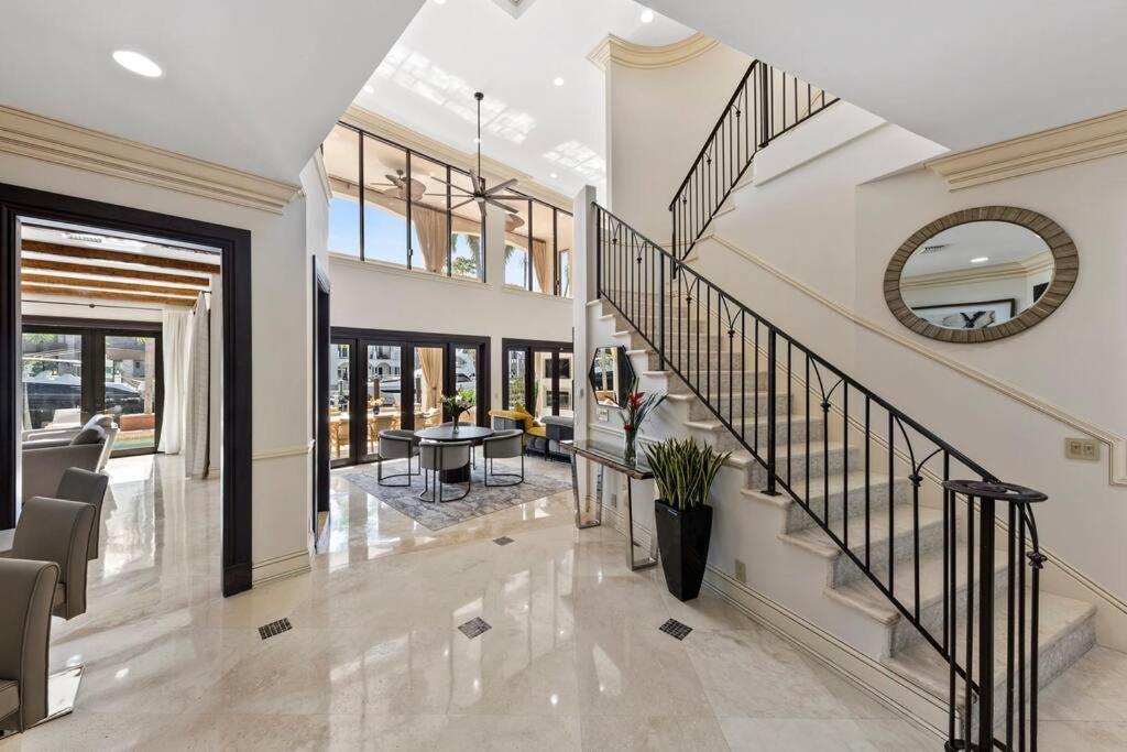 Villa Tropical Waterfront 7 Bedroom House In Seven Isles