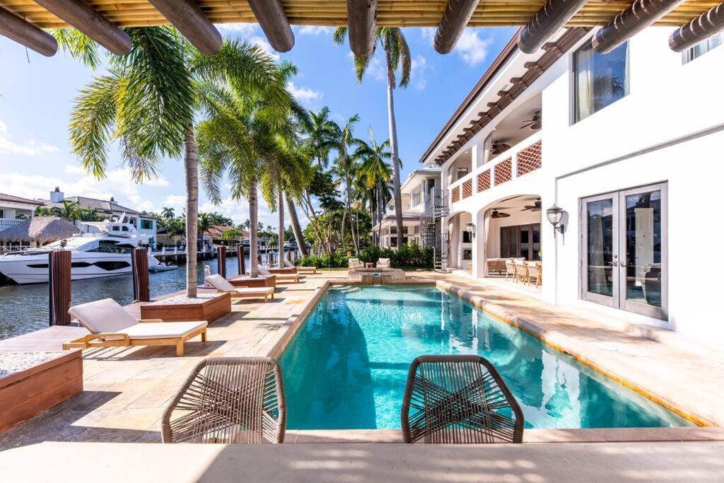 Tropical Waterfront 7 Bedroom House In Seven Isles