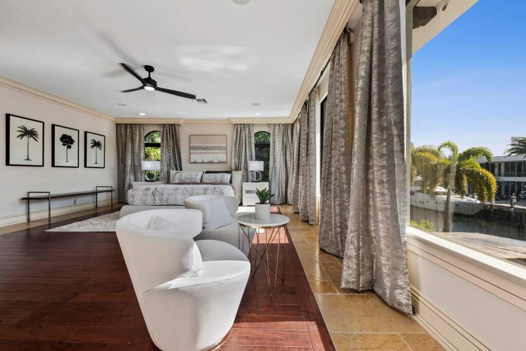 Villa Tropical Waterfront 7 Bedroom House In Seven Isles *