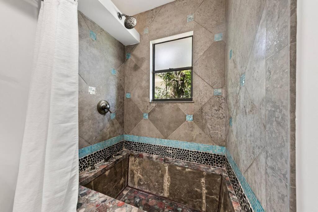 Villa Tropical Waterfront 7 Bedroom House In Seven Isles Fort Lauderdale