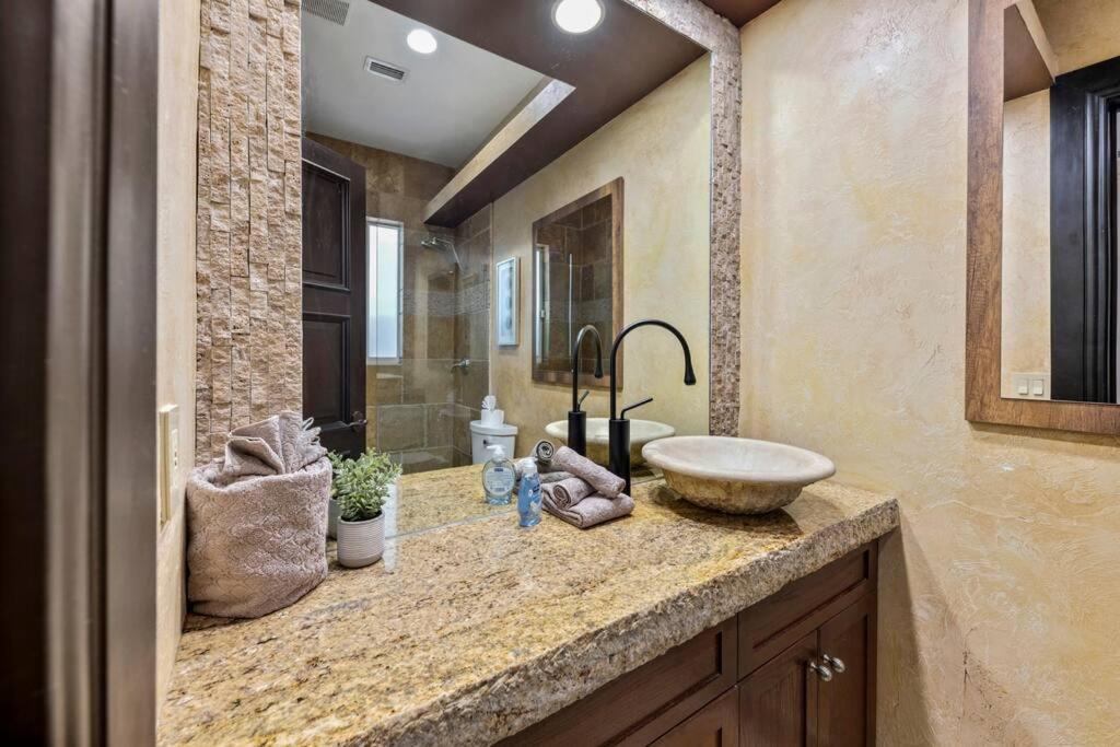 Tropical Waterfront 7 Bedroom House In Seven Isles *