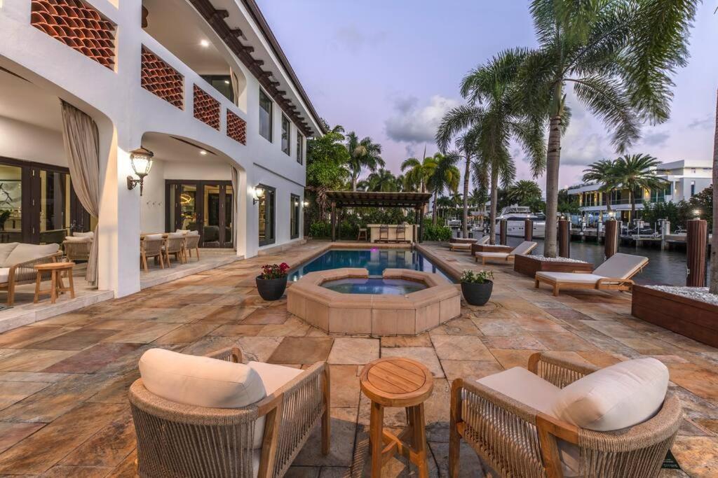 Tropical Waterfront 7 Bedroom House In Seven Isles
