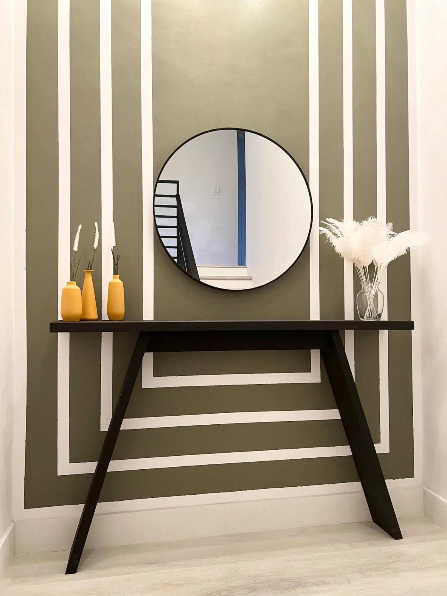 Super Stylish 4 Bedroom Steps From The Fun Villa