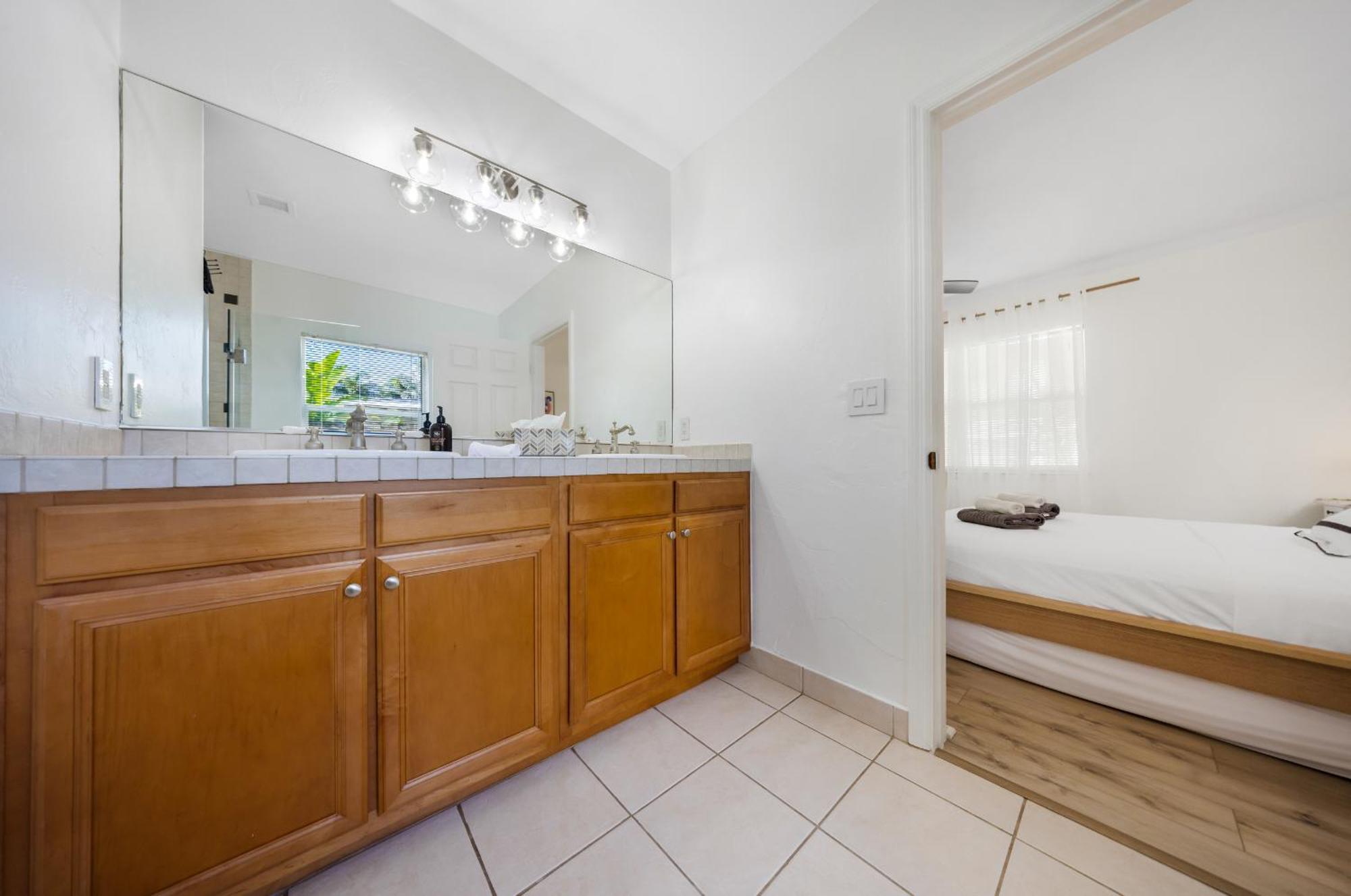 Escape To Newly Remodeled In The Heart Lauderdale With Private Pool Holiday home *