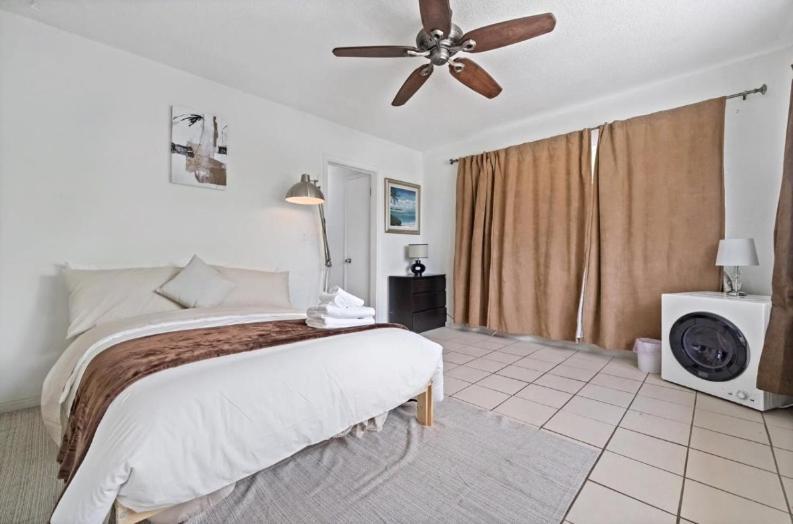 Cozy 1br Beachside Getaway With 1q , 1 Sofabed * Fort Lauderdale
