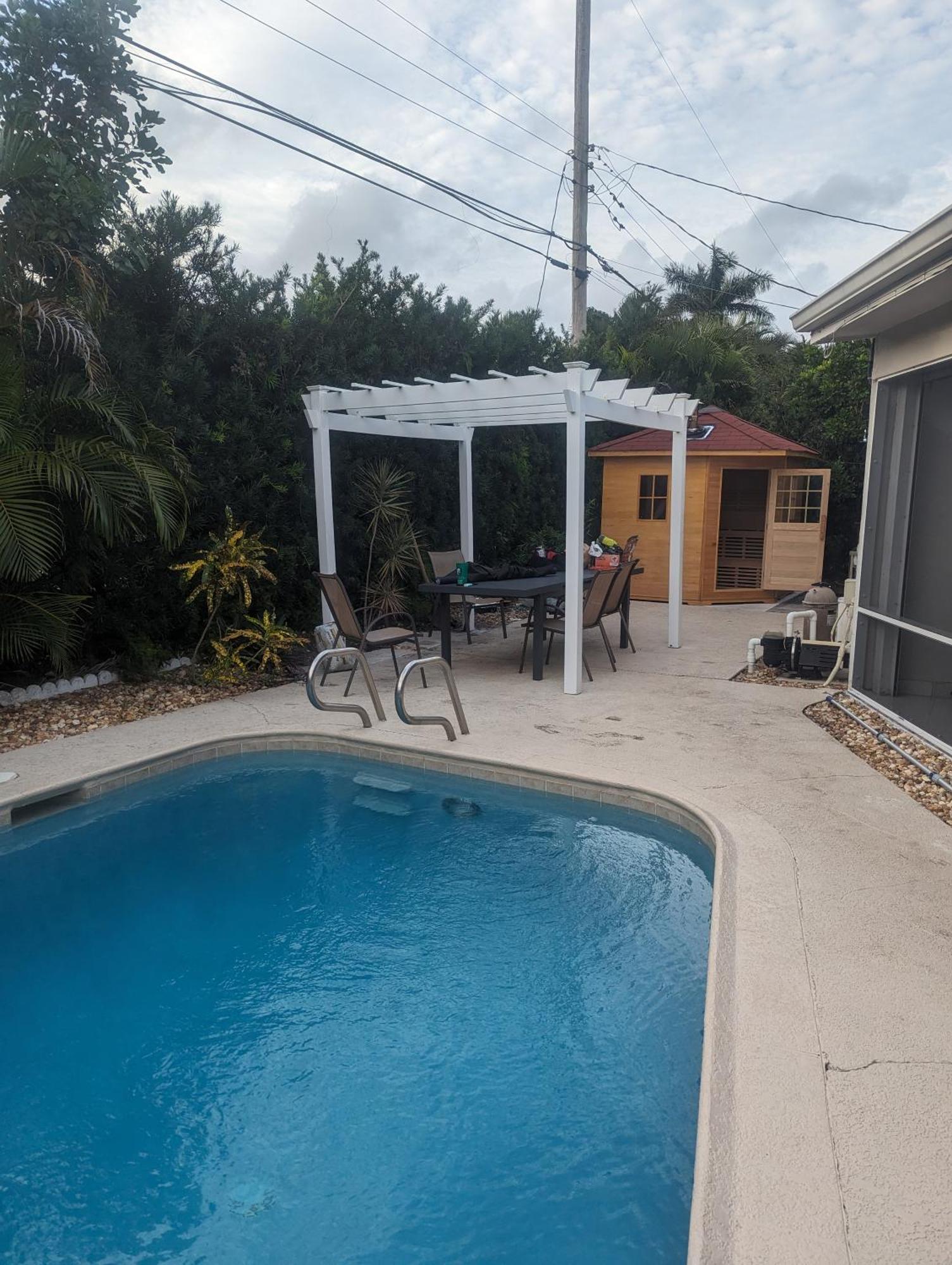 Lovely 3-bd, Walk To Bars, 9 Min Drive From Beach! Heated Pool. Holiday home Fort Lauderdale