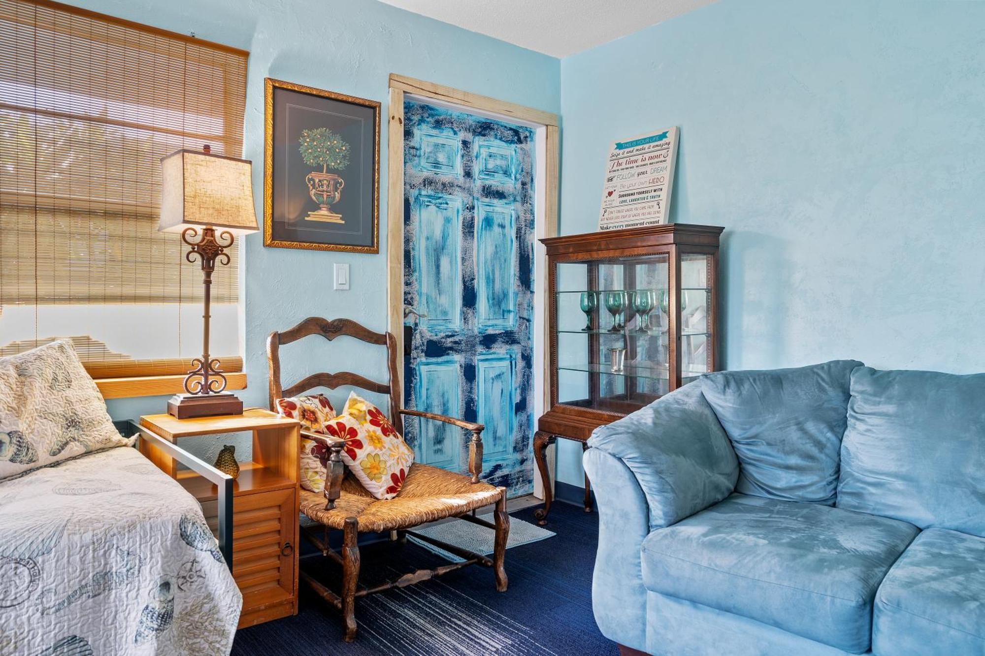 Blue Bell Apartment *