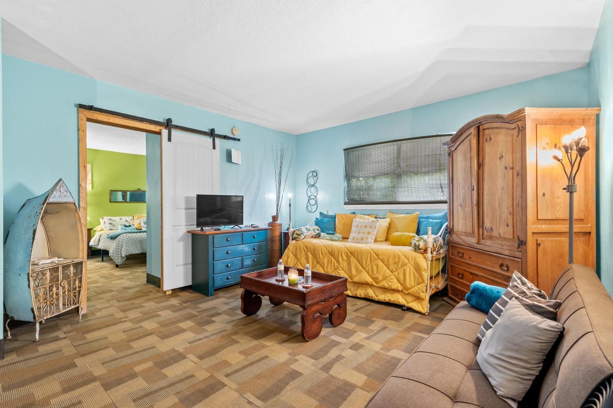 Blue Bell Apartment