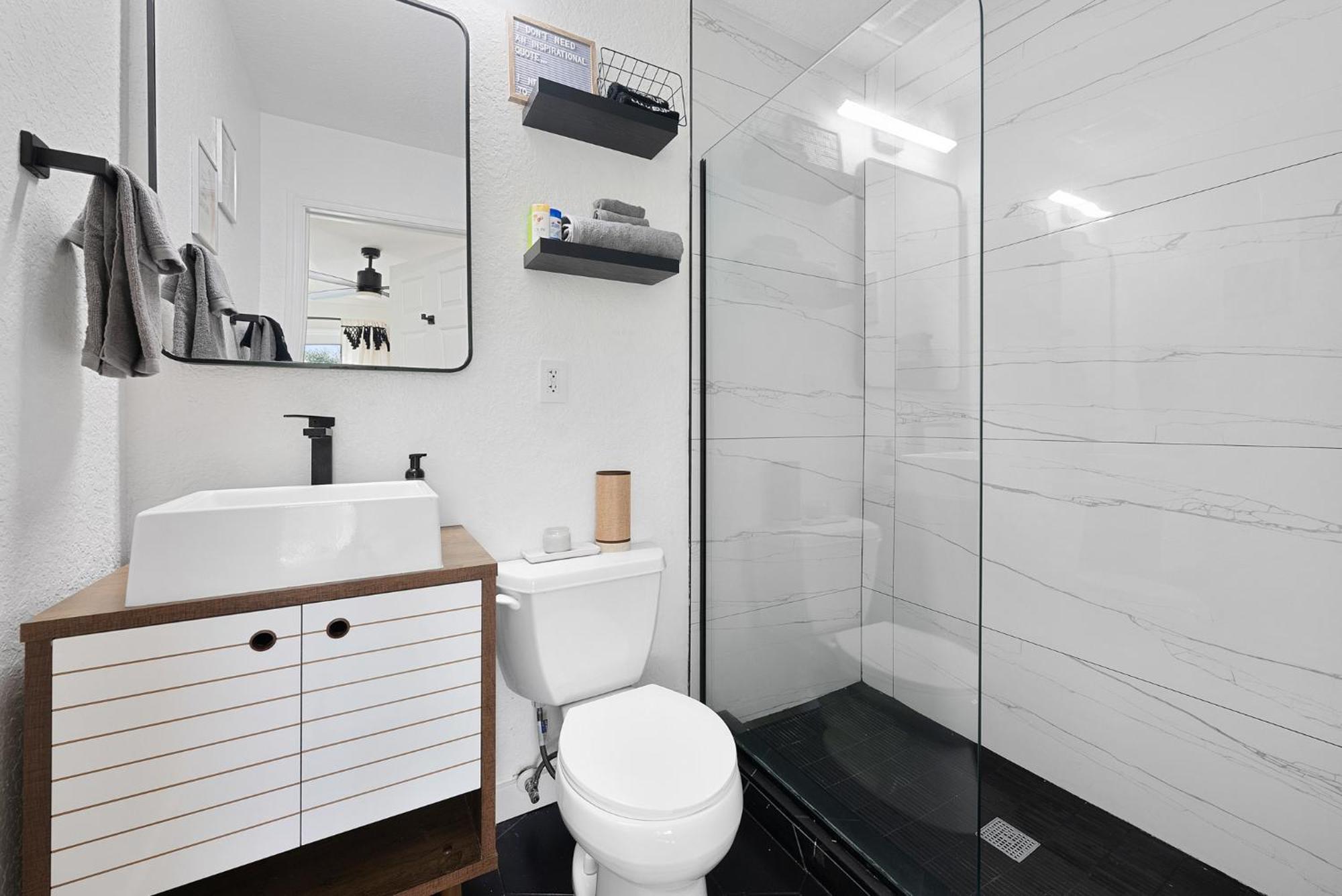 Groups Welcome! Private Boutique - Sleeps 18 *