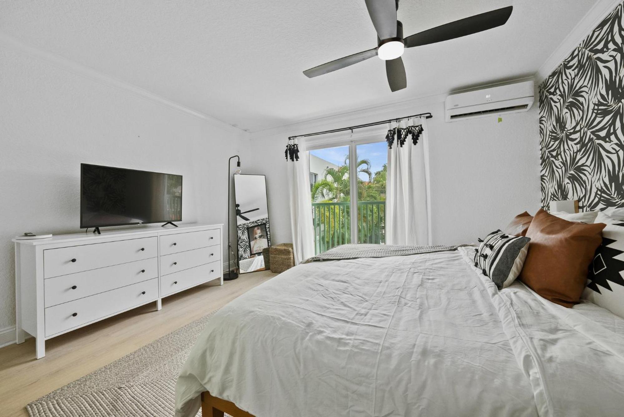 Groups Welcome! Private Boutique - Sleeps 18 Holiday home *