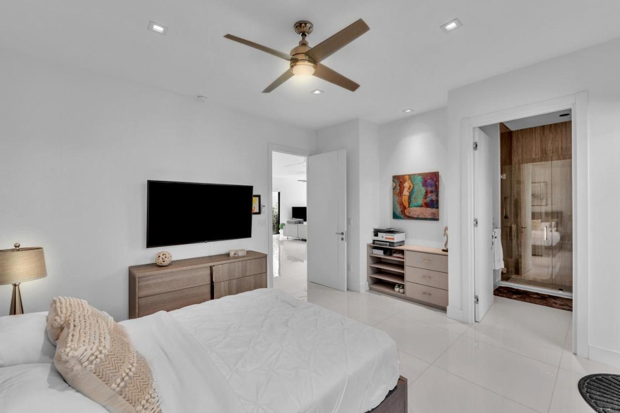 Olas Modern Masterpiece Holiday home