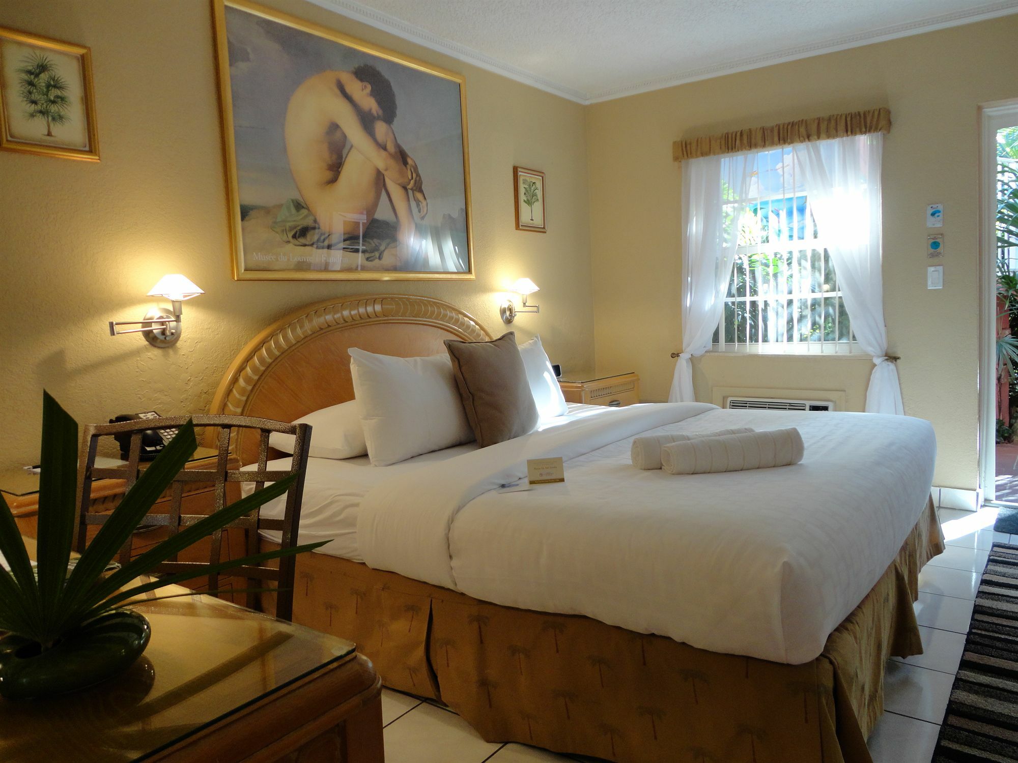 Lush Royale - Gay Men's Hotel 2*
