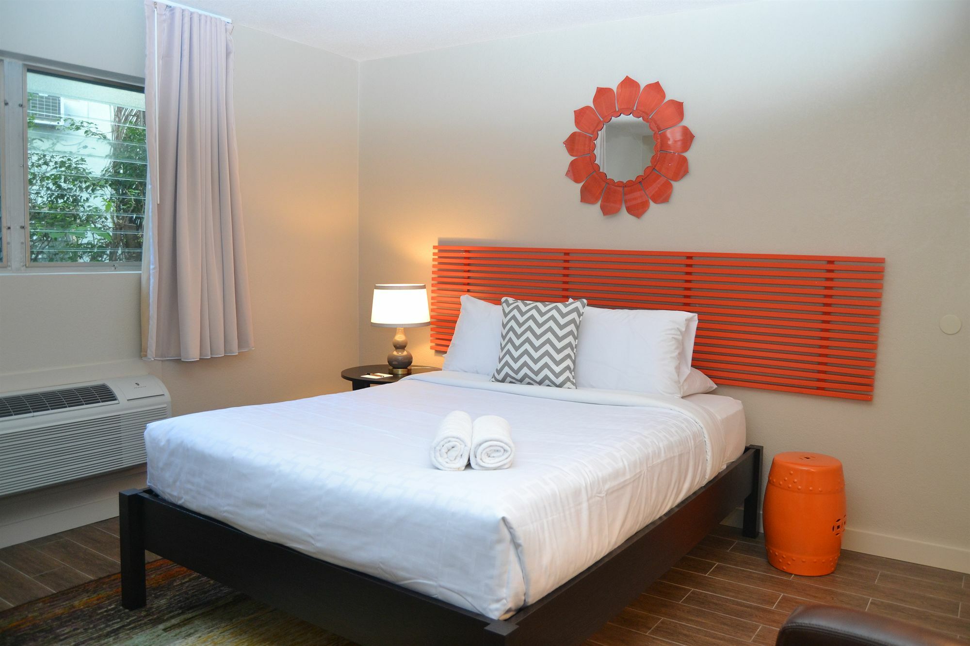 Lush Royale - Gay Men's Hotel 2*