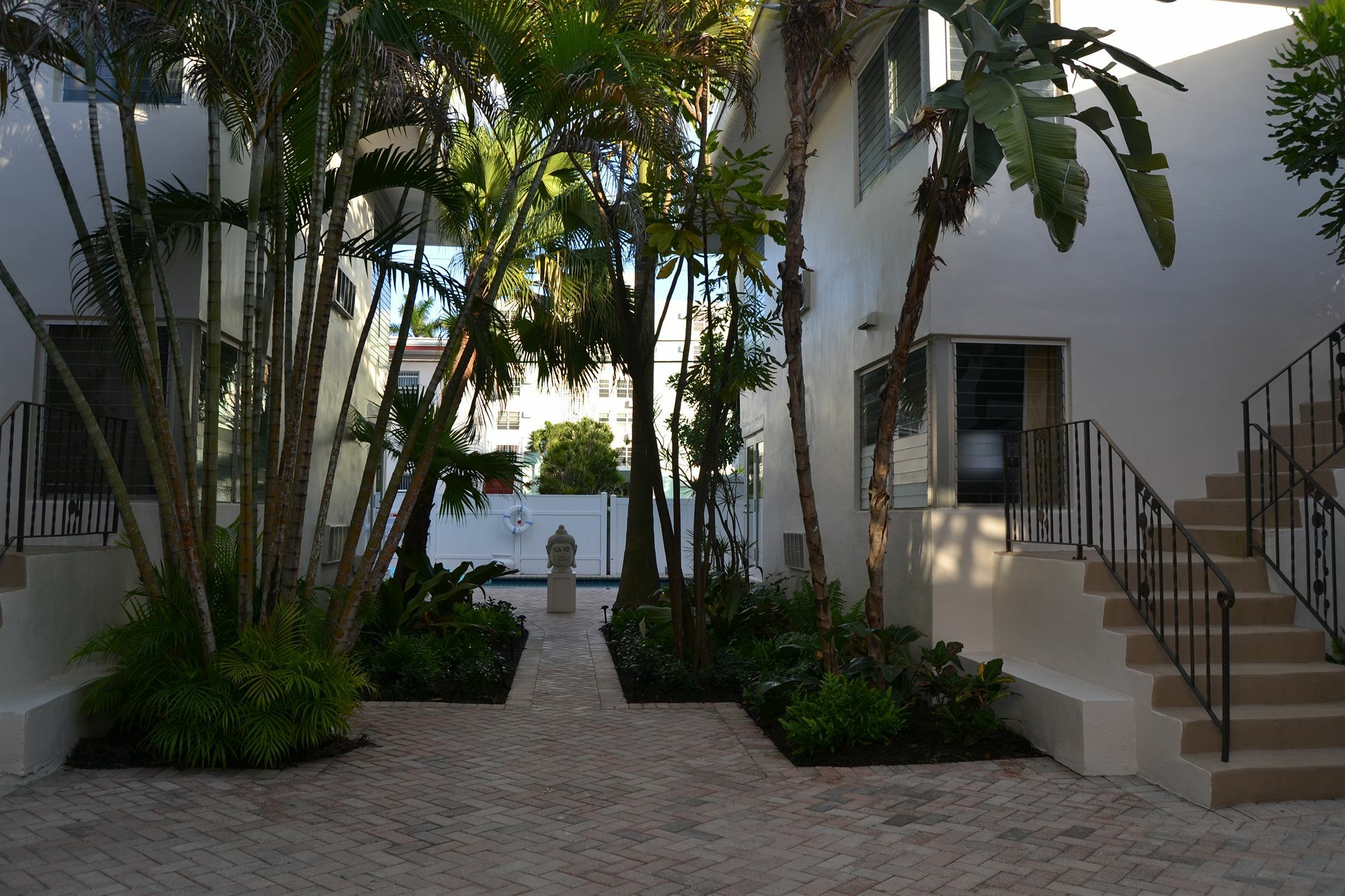 Hotel Lush Royale - Gay Men's Fort Lauderdale