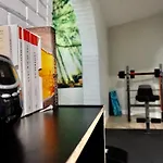Ukiyo Hostel- Fort Lauderdale Escape