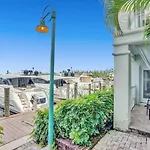 2B Villa On The Water, Luxurious & Games Galore! Near Beach & Airport