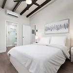 The Hideaway At Lake Ridge 1