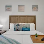 3B Waterside Villa - Luxury & Fun - Near Beach, Airport