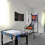 3B Waterside Villa - Luxury & Fun - Near Beach, Airport