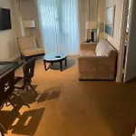 Galeryone Fll Intercostal Suite