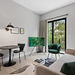 Pretty Rola 304 Luxury Apt W King Bed Central Area