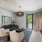 Pretty Rola 201 Luxury 1B1B W King Bed At Downtown Fort Lauderdale