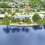 5-Star Lakefront Oasis In Hollywood-Hard Rock Casino