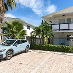 A1 - Endless Summer Vacation Rentals - Affordable Luxury Near Downtown