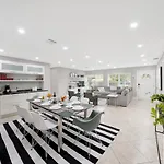 Comfortable 4 Bedroom House With Pool By Pmi