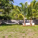 Central Nautical Themed 4 Bed 2 Bath Home