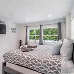 The Purple Pelican Beachfront With Ocean Balcony Unit 1