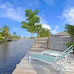 Waterfront-Heated Pool-Mini Golf-Game Room-2Mi Beach