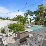 Waterfront-Heated Pool-Mini Golf-Game Room-2Mi Beach