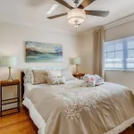 Beach 2 Level Spacious Condo