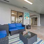 Lakefront Retreat Villa Water View Fishing Casino