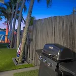 Lakefront Retreat Villa Water View Fishing Casino