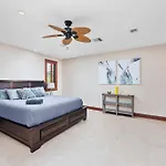Villa In Fort Lauderdale With Gym Pool Jacuzzi Sleeps 12 Guest