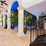 Villa In Fort Lauderdale With Gym Pool Jacuzzi Sleeps 12 Guest