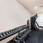 Villa In Fort Lauderdale With Gym Pool Jacuzzi Sleeps 12 Guest