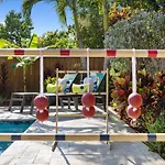 Casa Limon - Private Heated Pool Prime Location & Parking