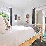 Casa Limon - Private Heated Pool Prime Location & Parking